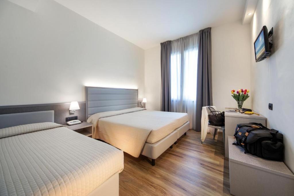 Hotel La Coccinella Rimini Esterno foto
