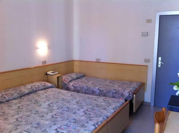 Hotel La Coccinella Rimini Esterno foto